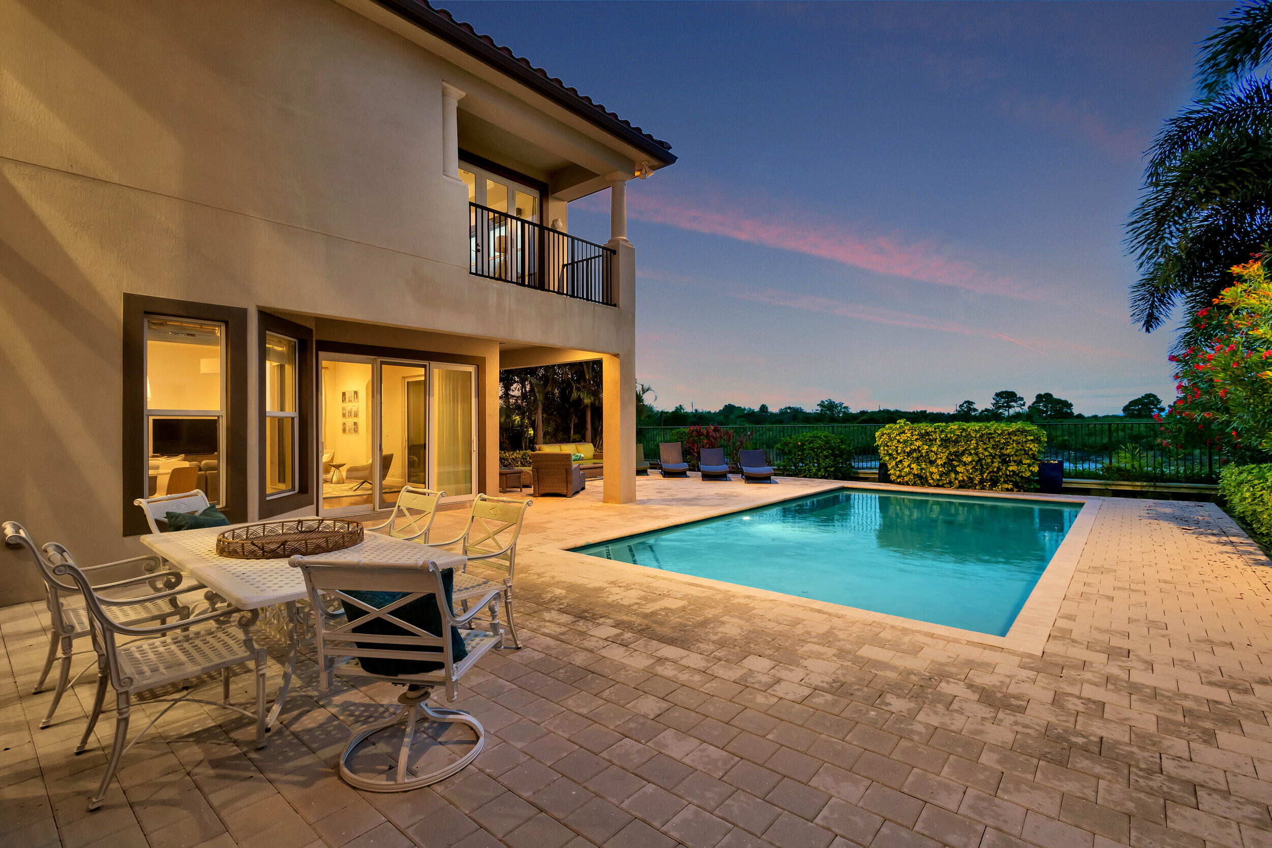 1717 W Hemingway Drive
