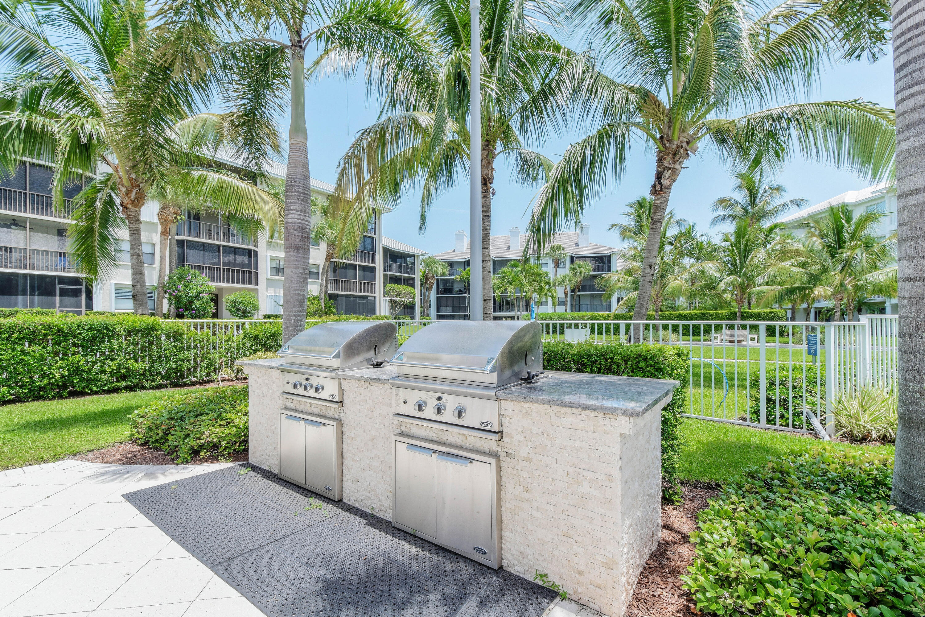 323 Bay Colony Drive N , And Slip 25