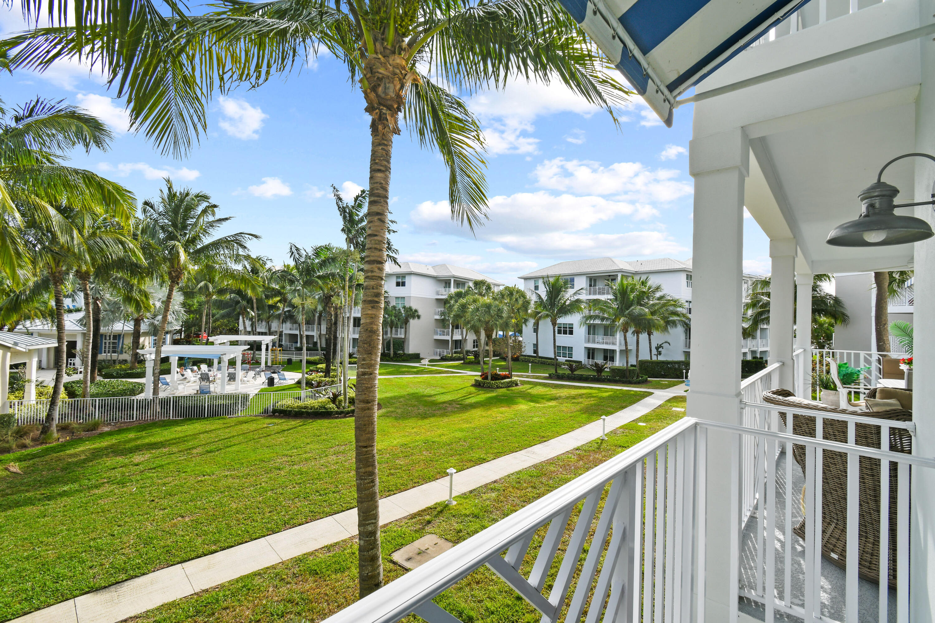 323 Bay Colony Drive N , And Slip 25
