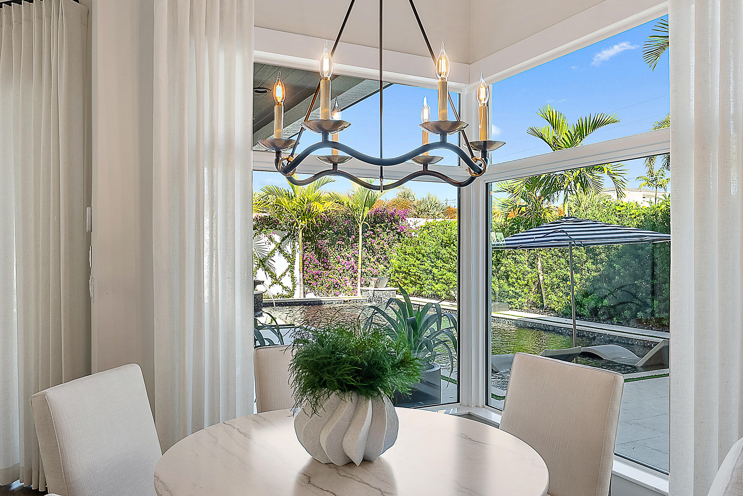 1603 E Hemingway Drive