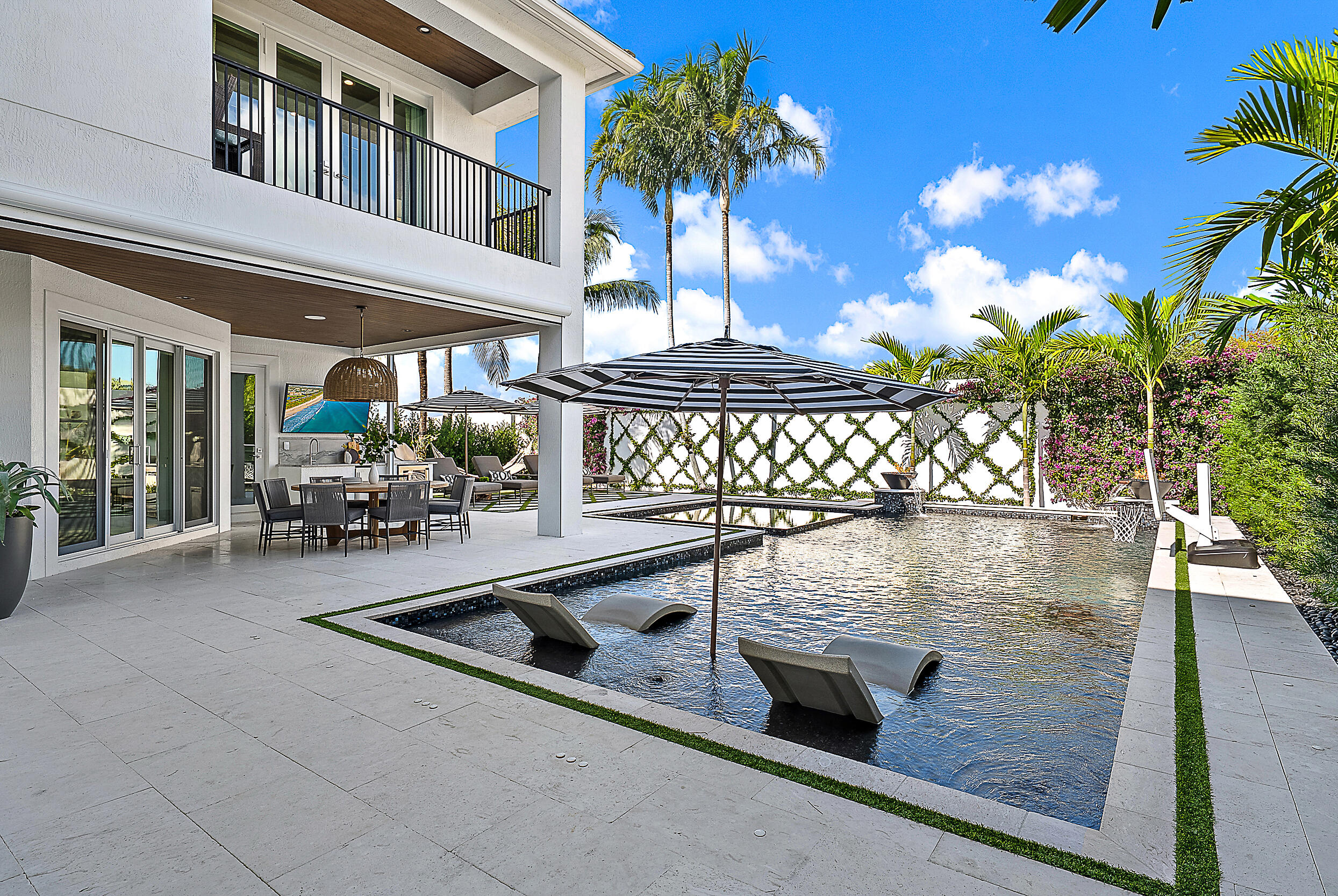 1603 E Hemingway Drive