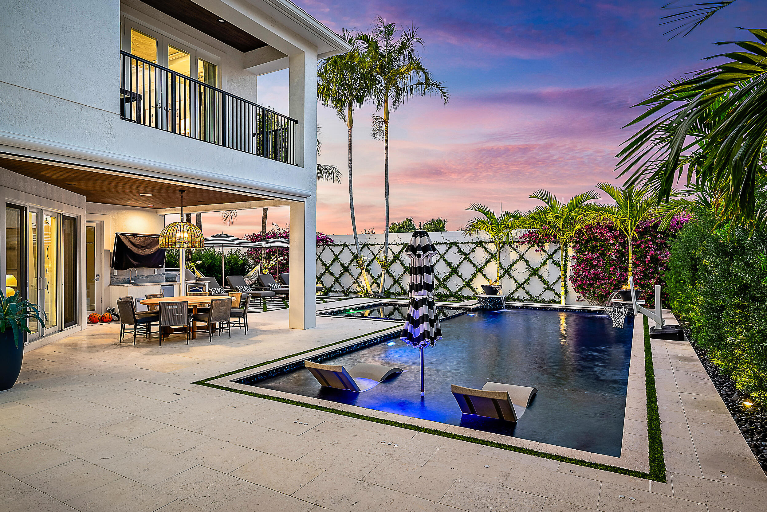 1603 E Hemingway Drive