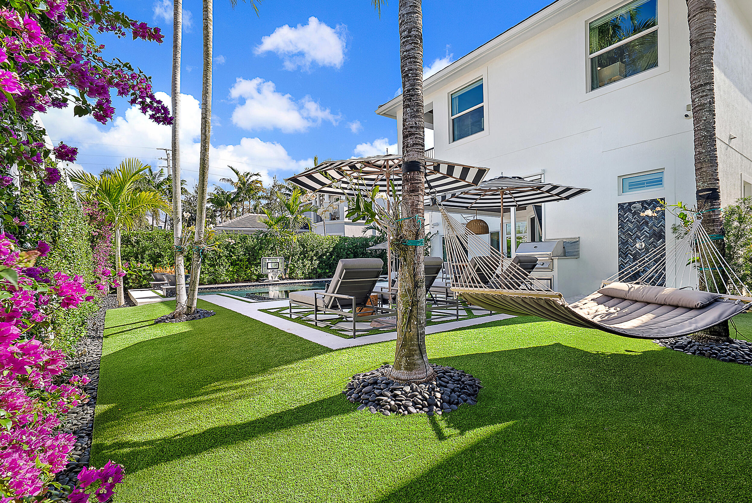 1603 E Hemingway Drive