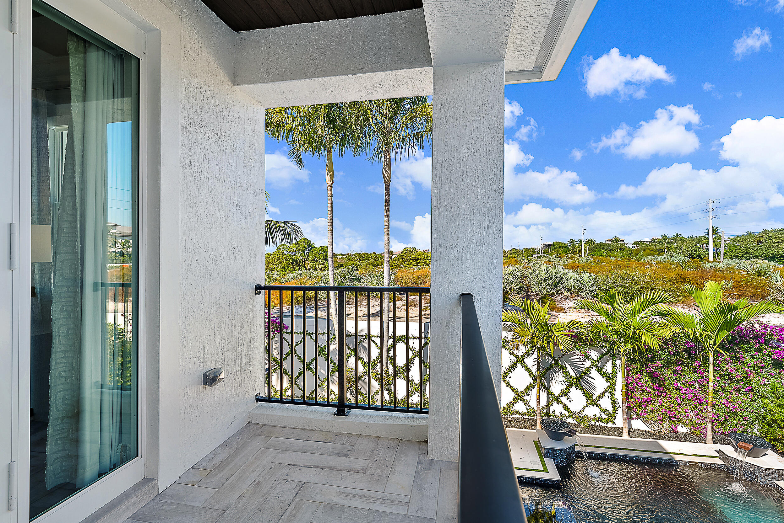 1603 E Hemingway Drive