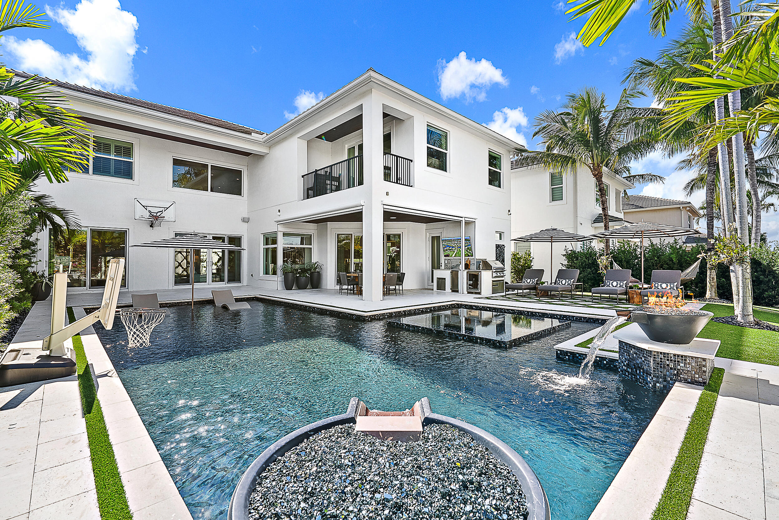 1603 E Hemingway Drive