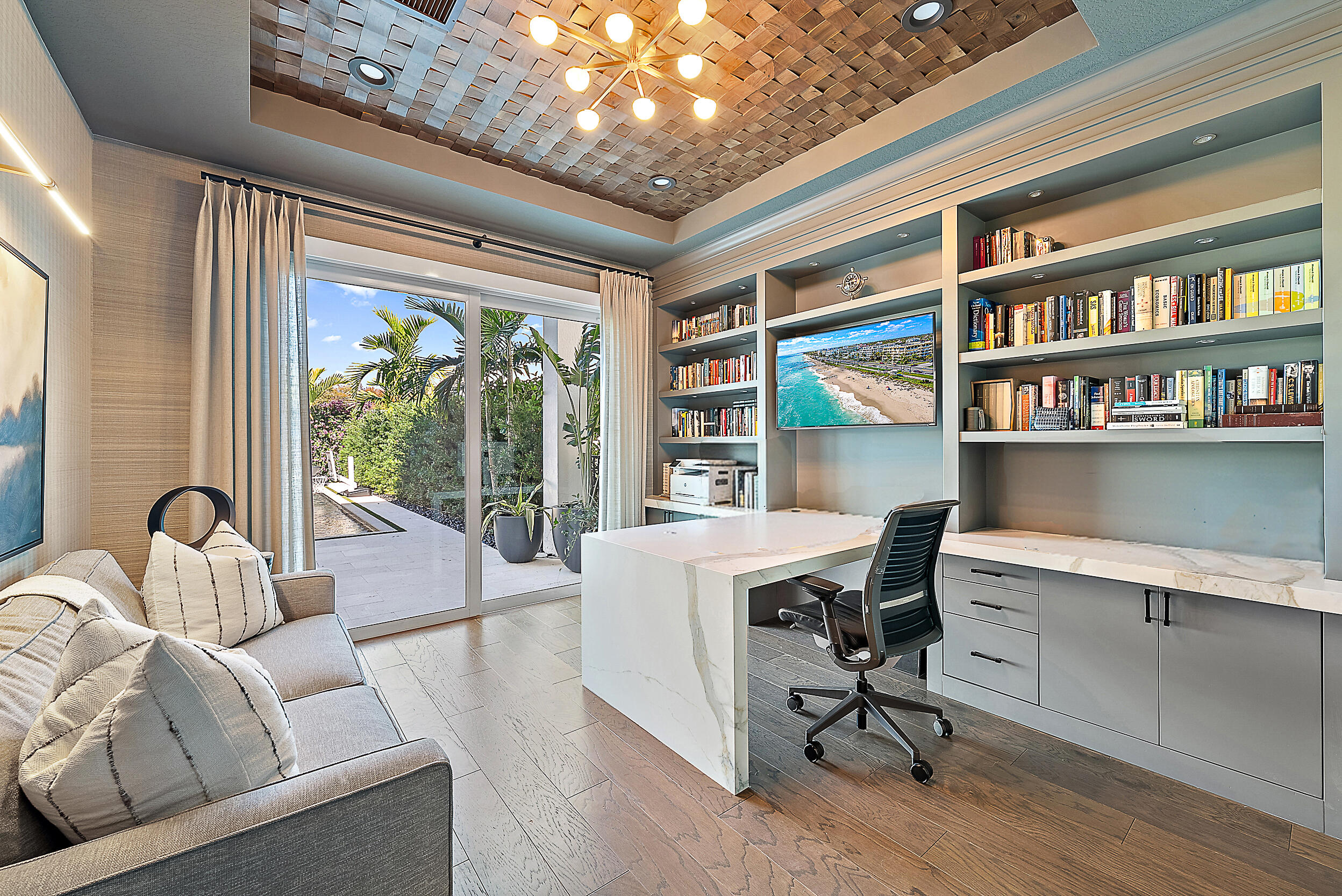 1603 E Hemingway Drive