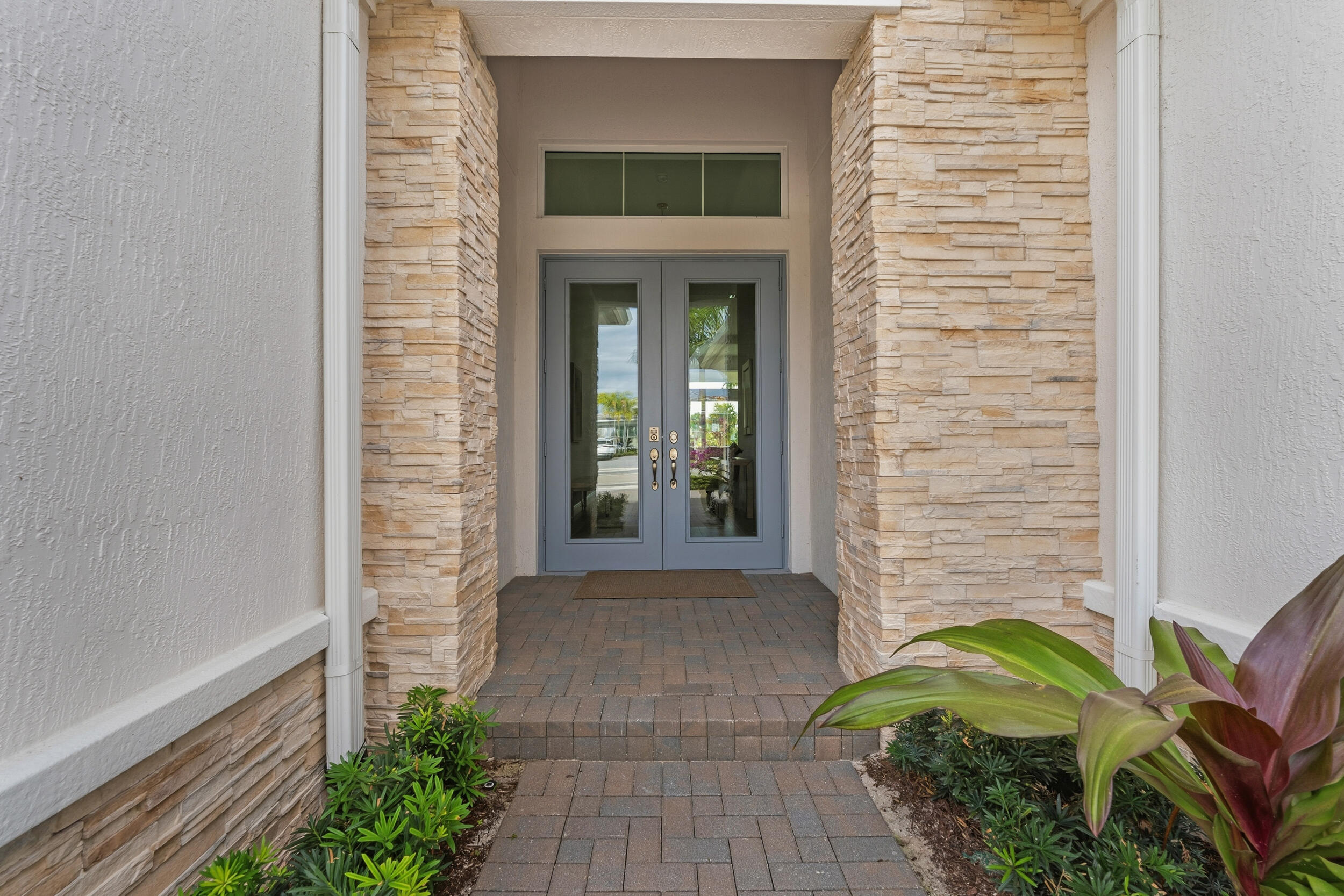 10036 Seagrass Way
