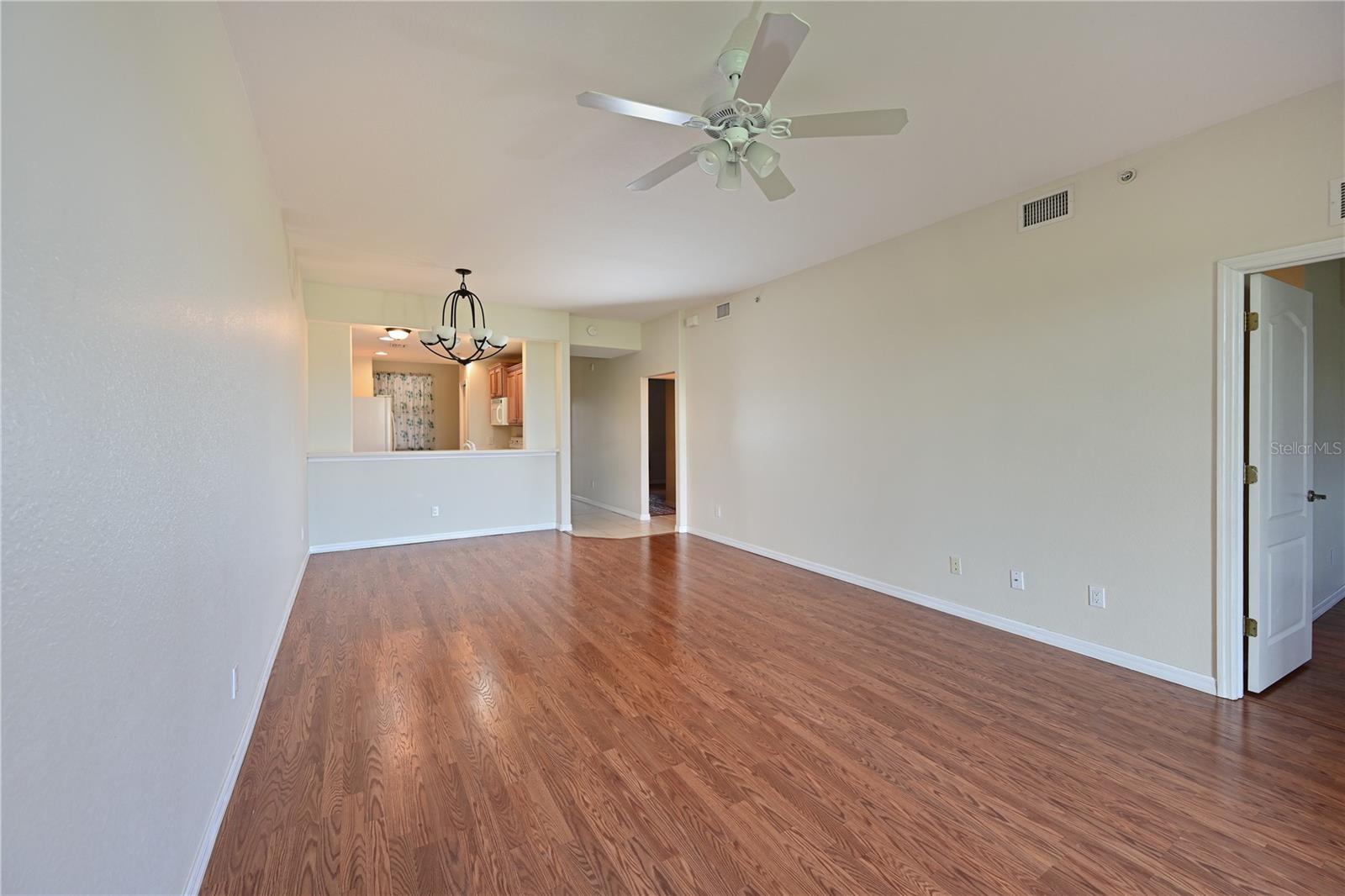 819 FAIRWAYCOVE LN #103