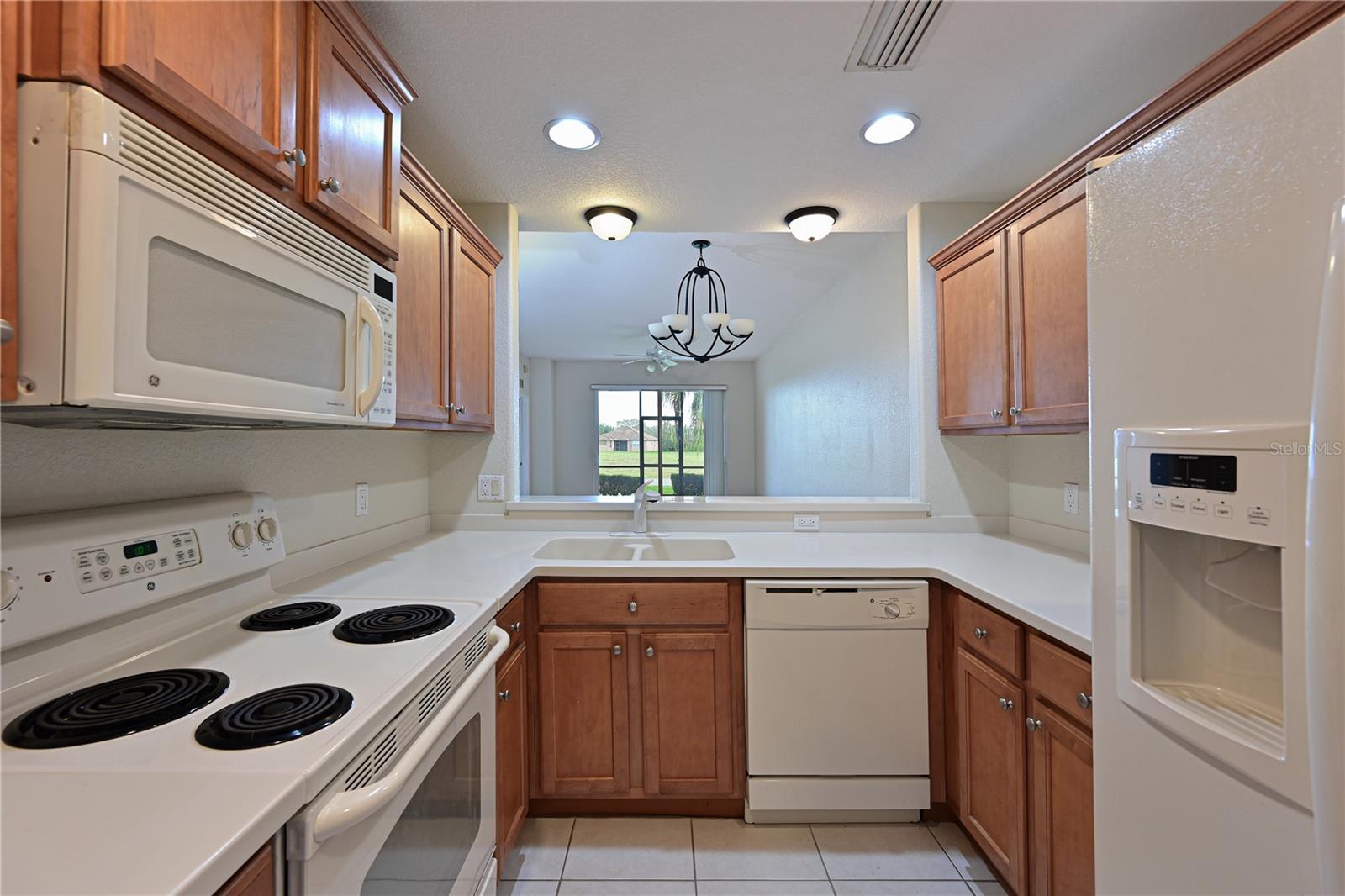 819 FAIRWAYCOVE LN #103