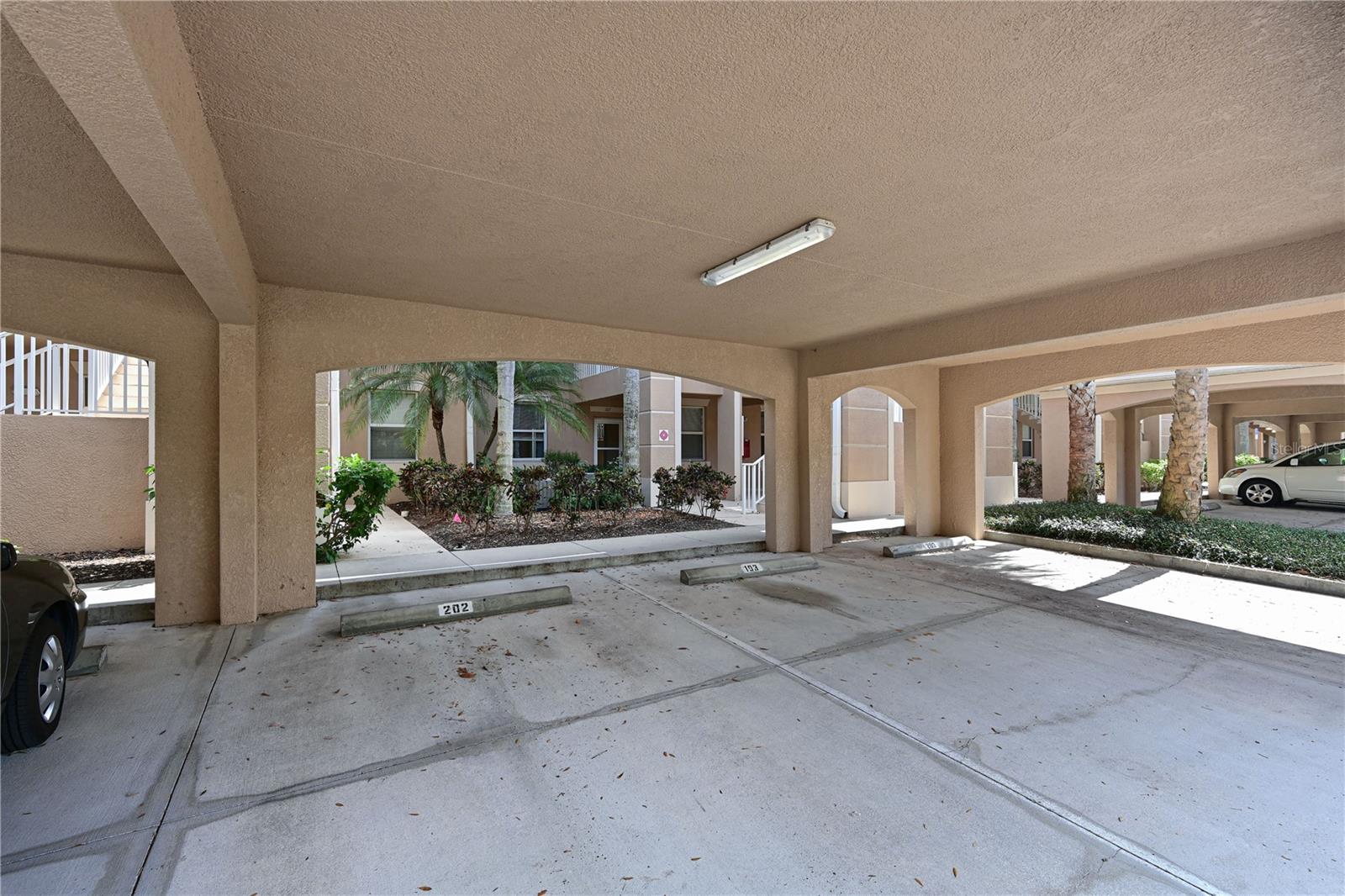 819 FAIRWAYCOVE LN #103