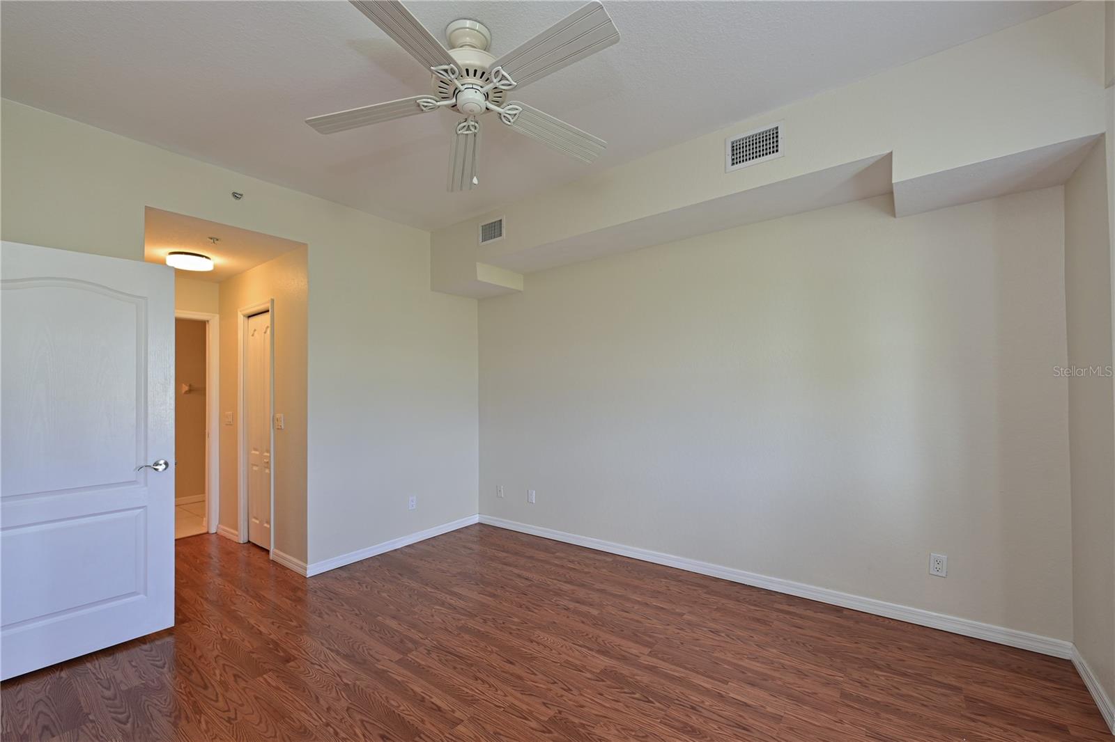 819 FAIRWAYCOVE LN #103