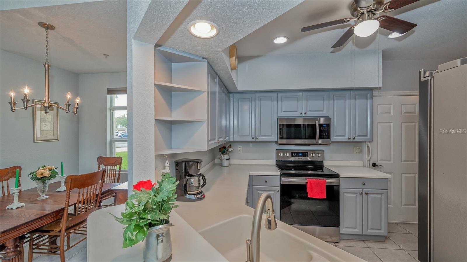 7357 FOUNTAIN PALM CIR #11-102