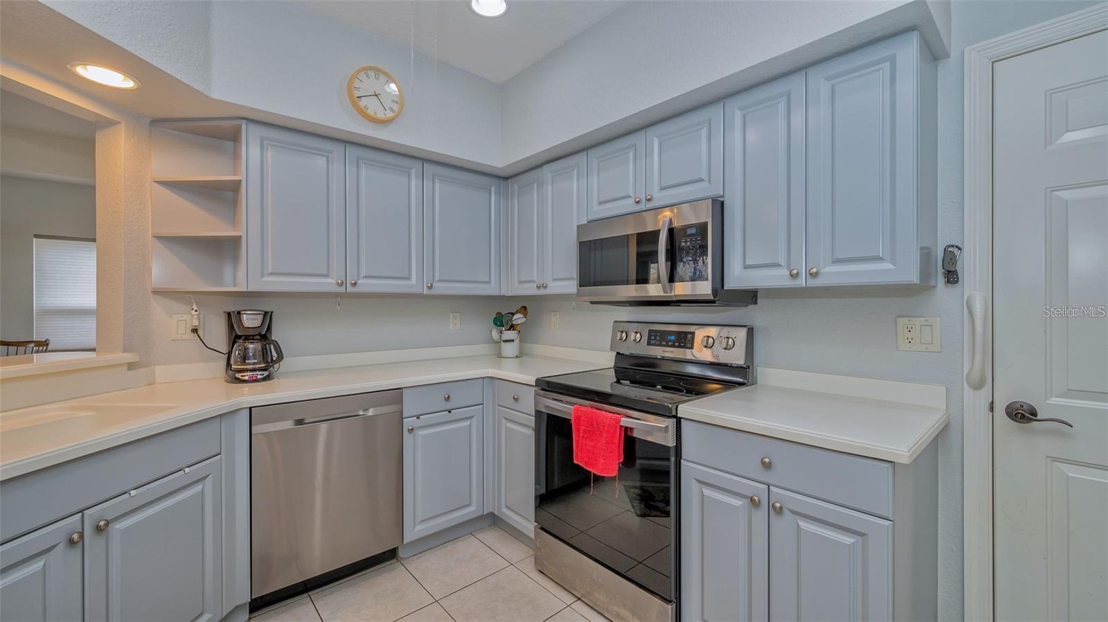 7357 FOUNTAIN PALM CIR #11-102