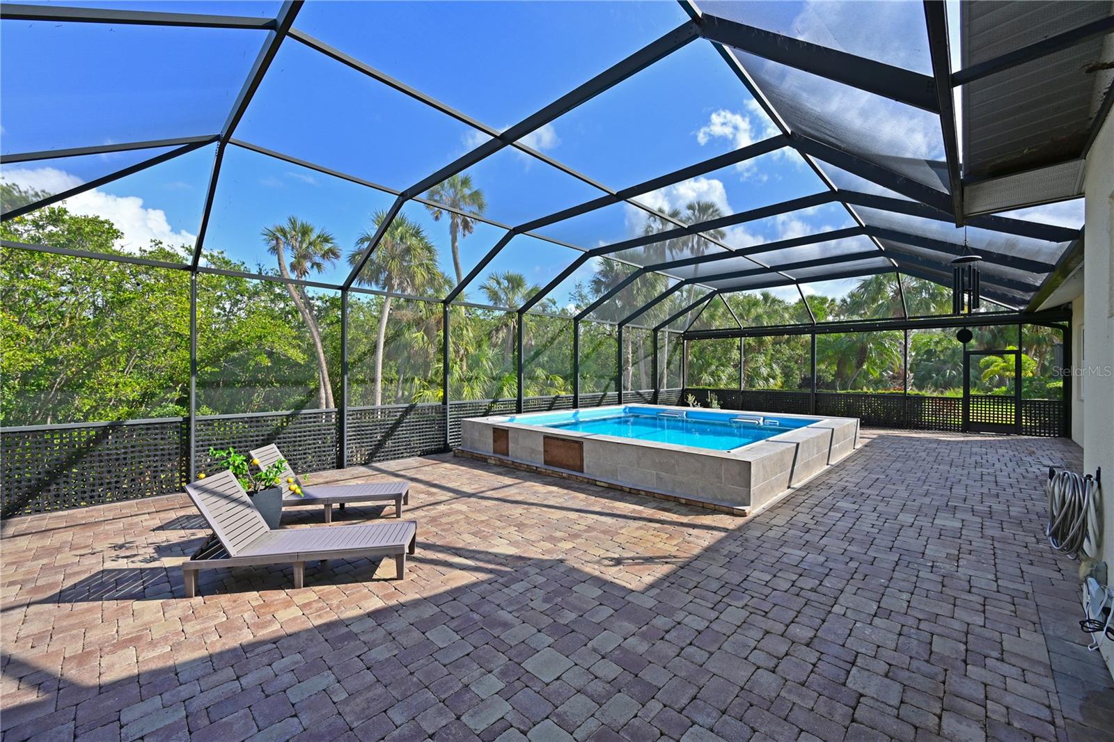 931 MANGROVE EDGE CT