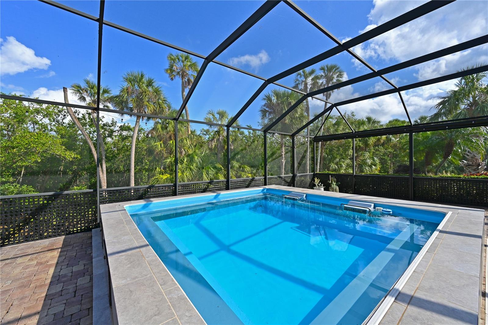 931 MANGROVE EDGE CT