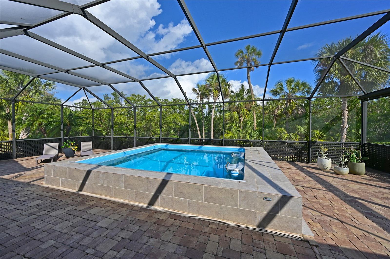 931 MANGROVE EDGE CT