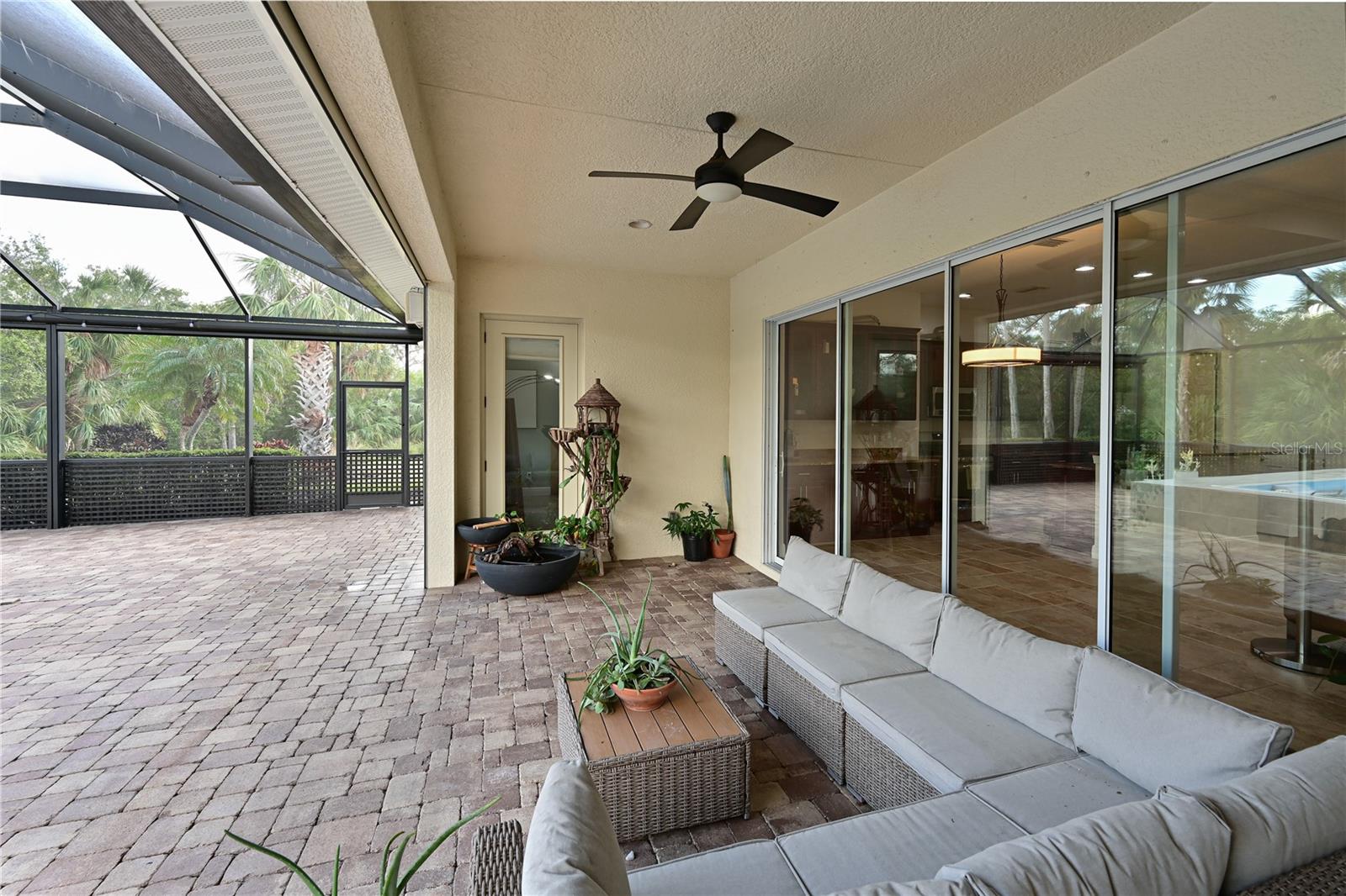 931 MANGROVE EDGE CT