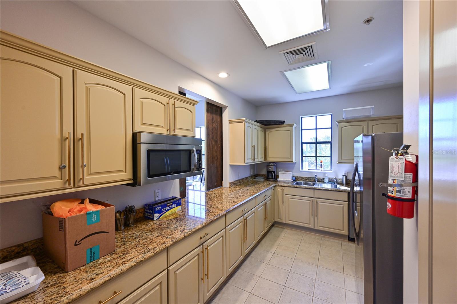 931 MANGROVE EDGE CT