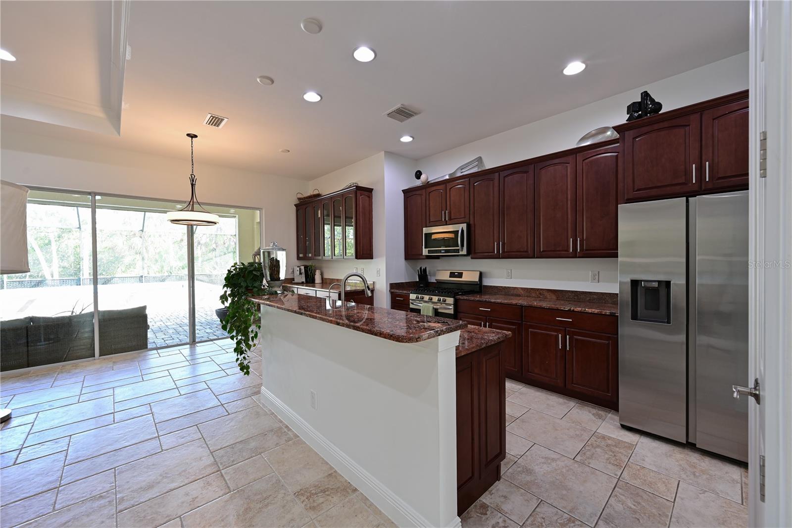 931 MANGROVE EDGE CT
