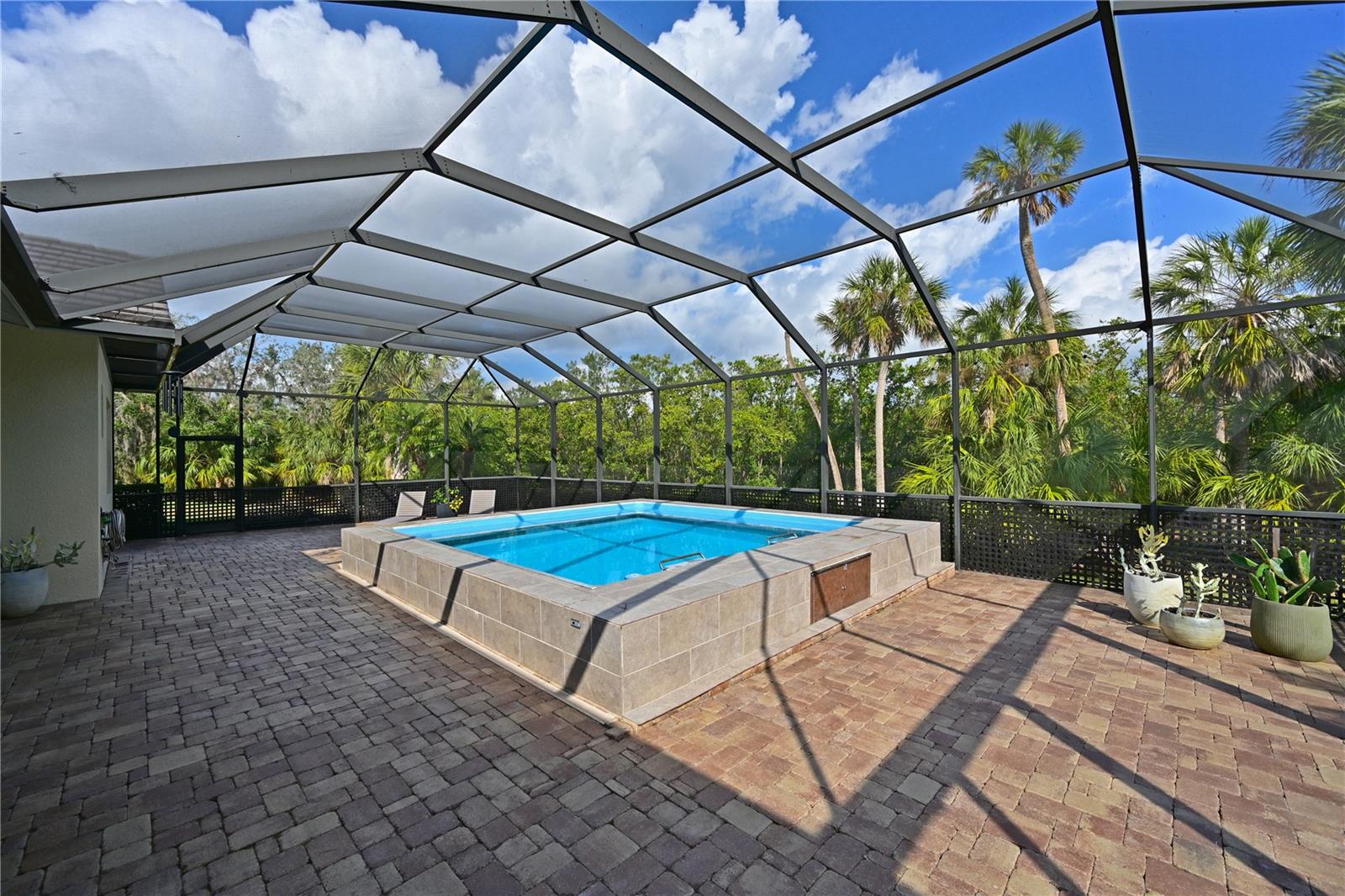 931 MANGROVE EDGE CT