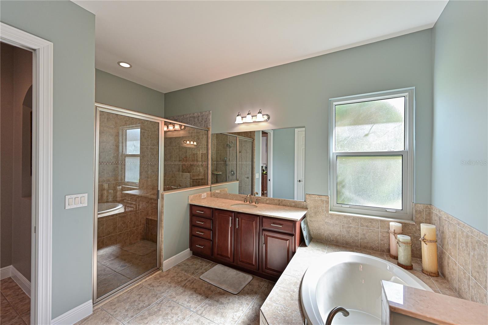 931 MANGROVE EDGE CT