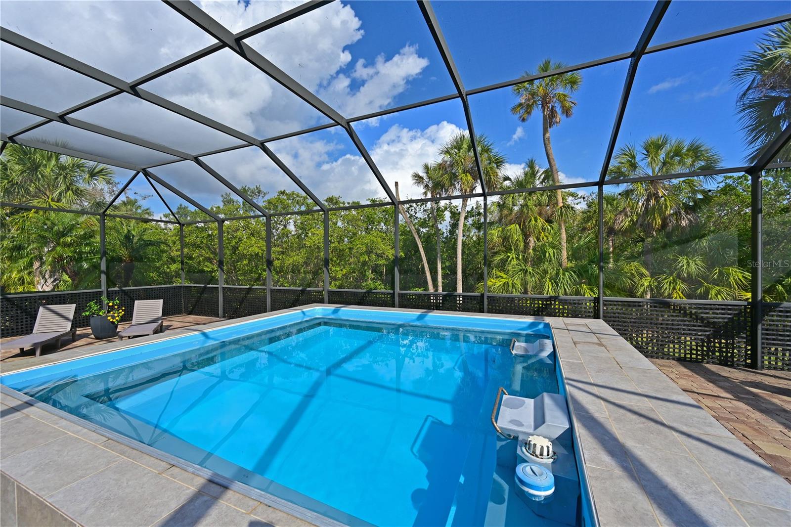 931 MANGROVE EDGE CT