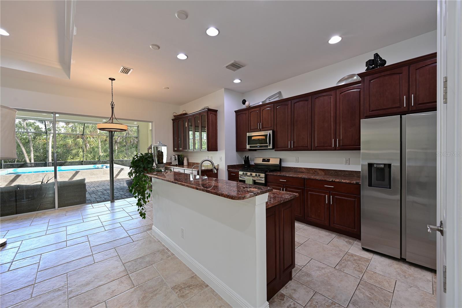 931 MANGROVE EDGE CT