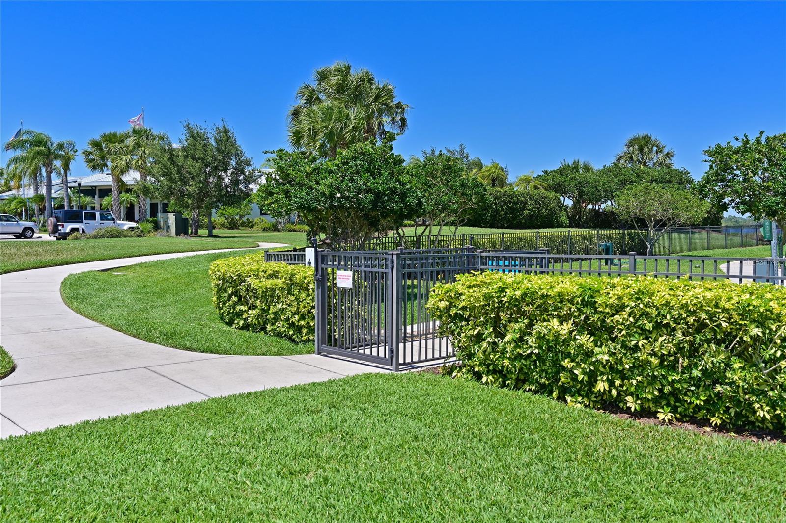 931 MANGROVE EDGE CT