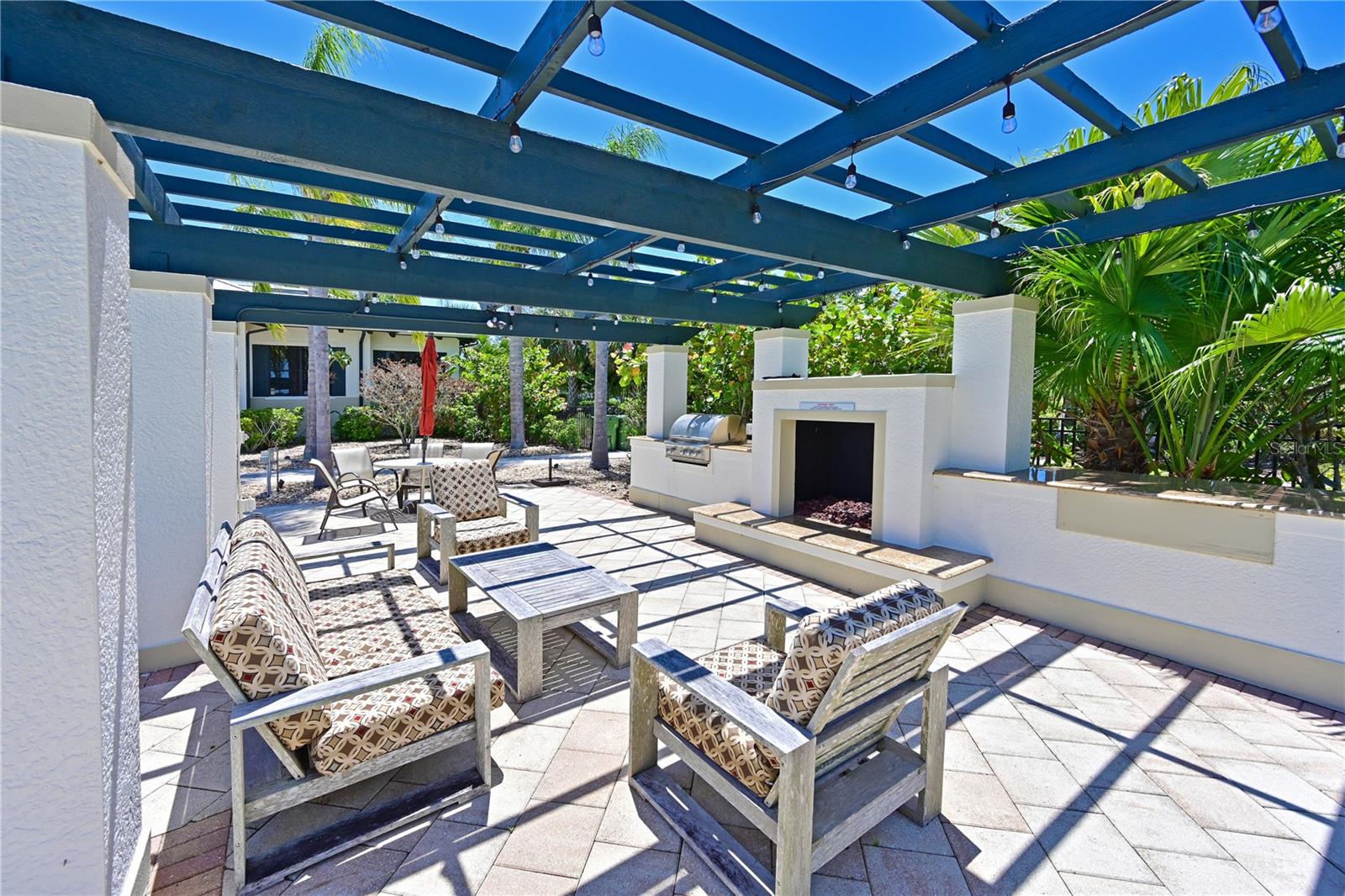 931 MANGROVE EDGE CT