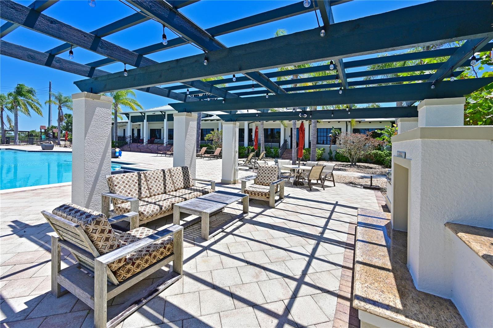 931 MANGROVE EDGE CT