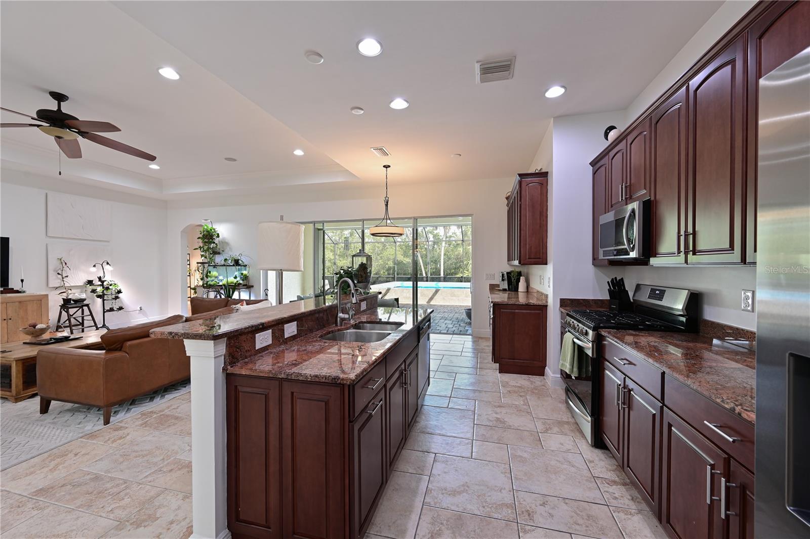 931 MANGROVE EDGE CT