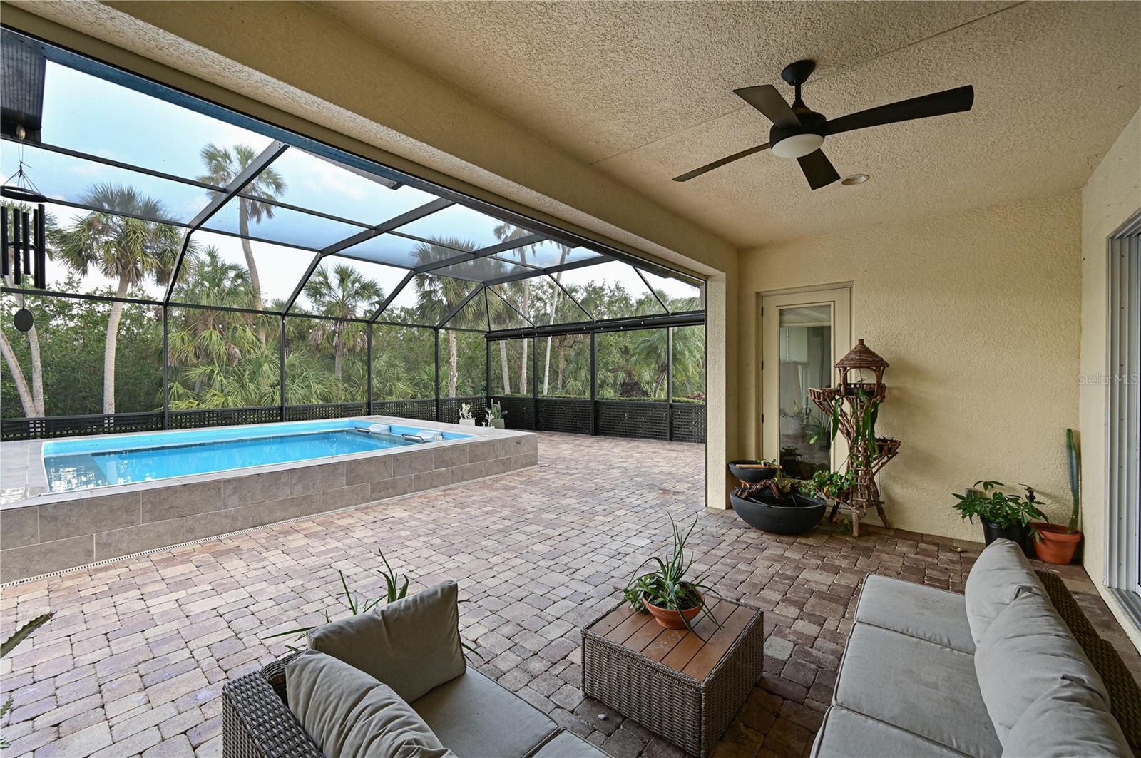 931 MANGROVE EDGE CT