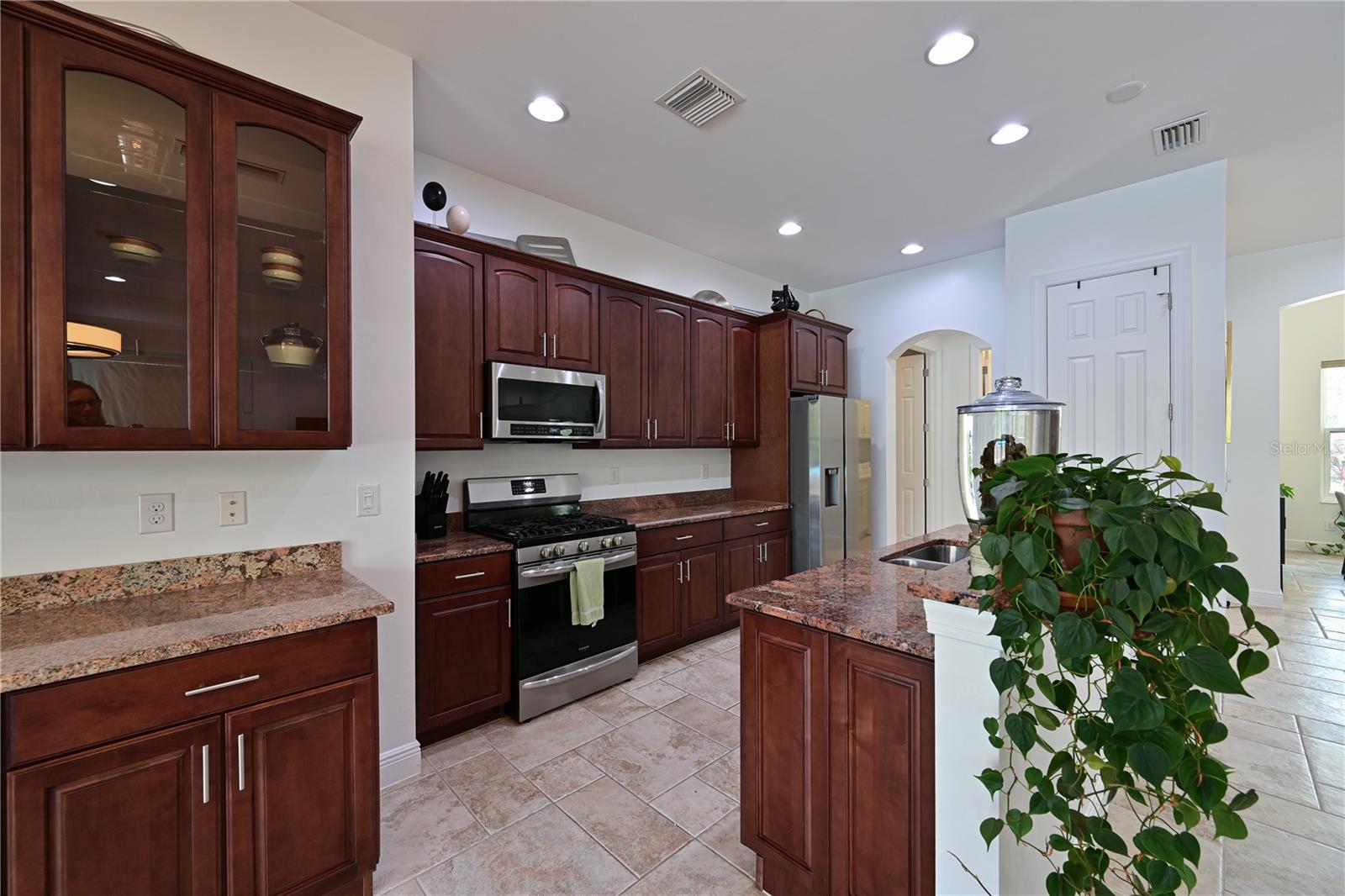 931 MANGROVE EDGE CT