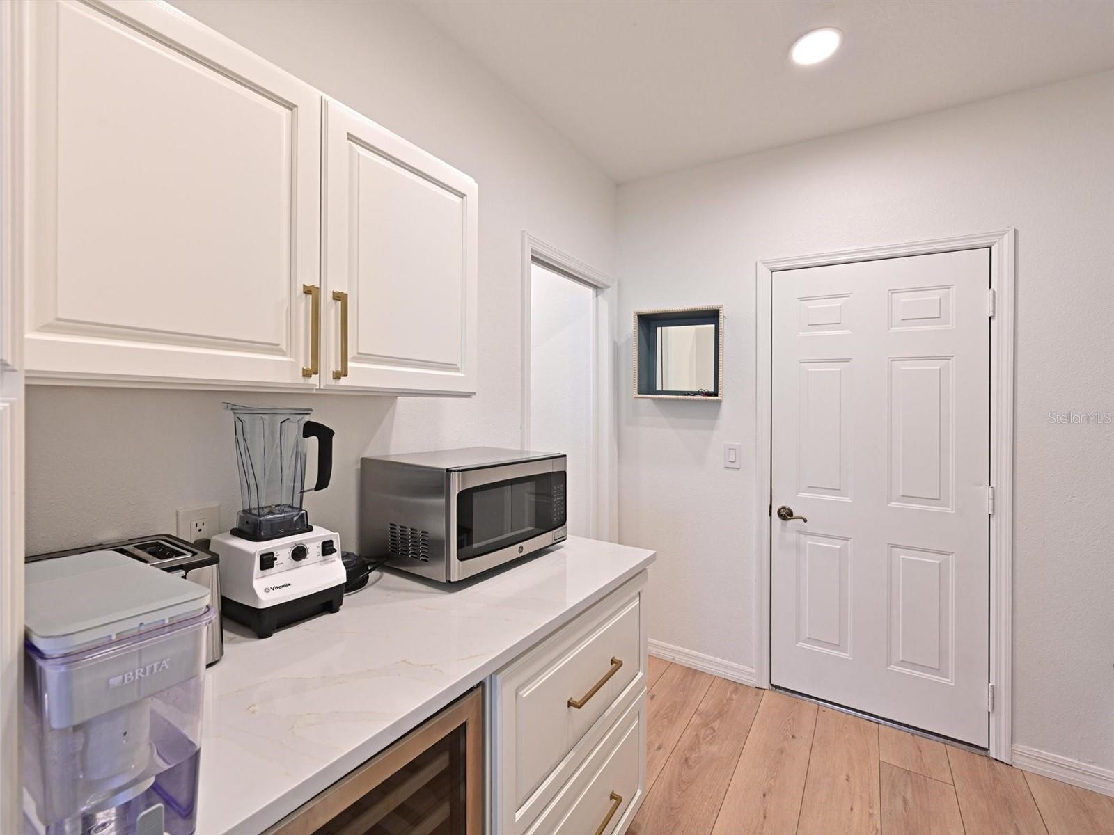 6619 WATERS EDGE WAY