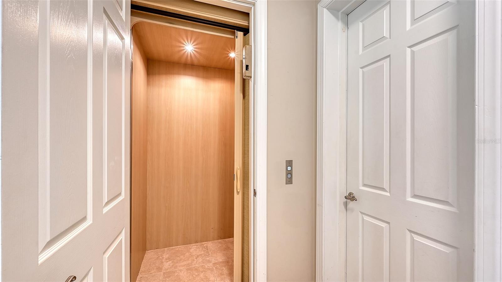 1041 RIVERSCAPE ST #1041
