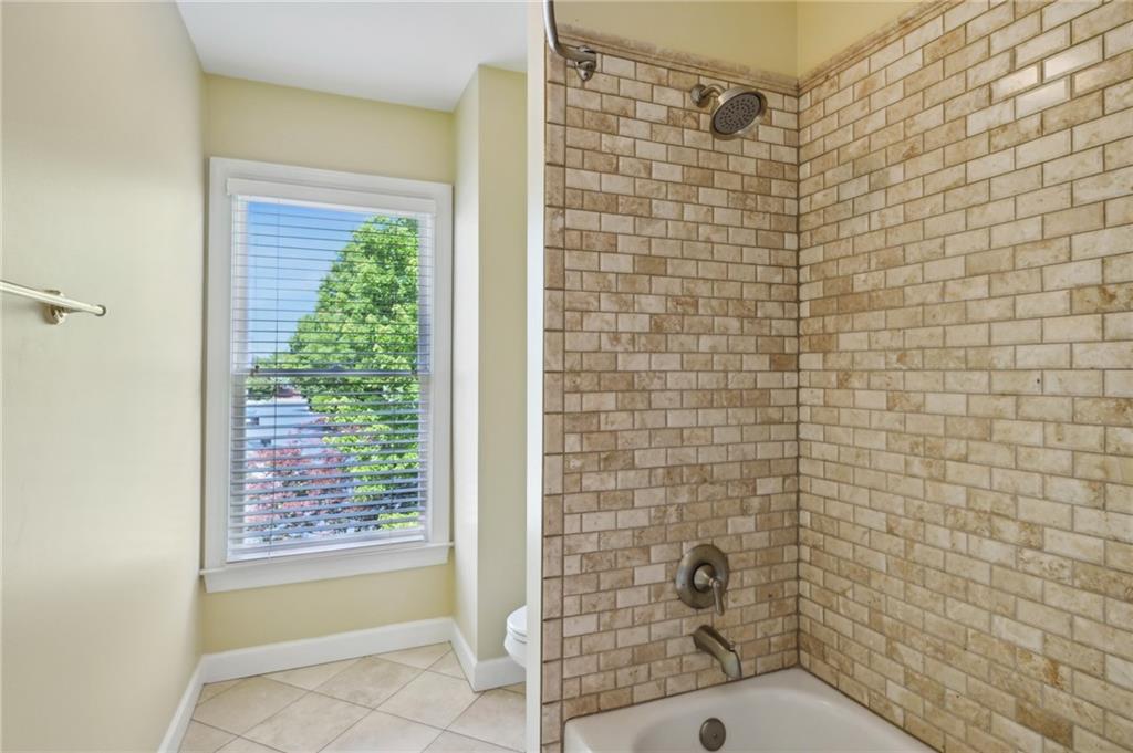1004 Fairway Estates NE