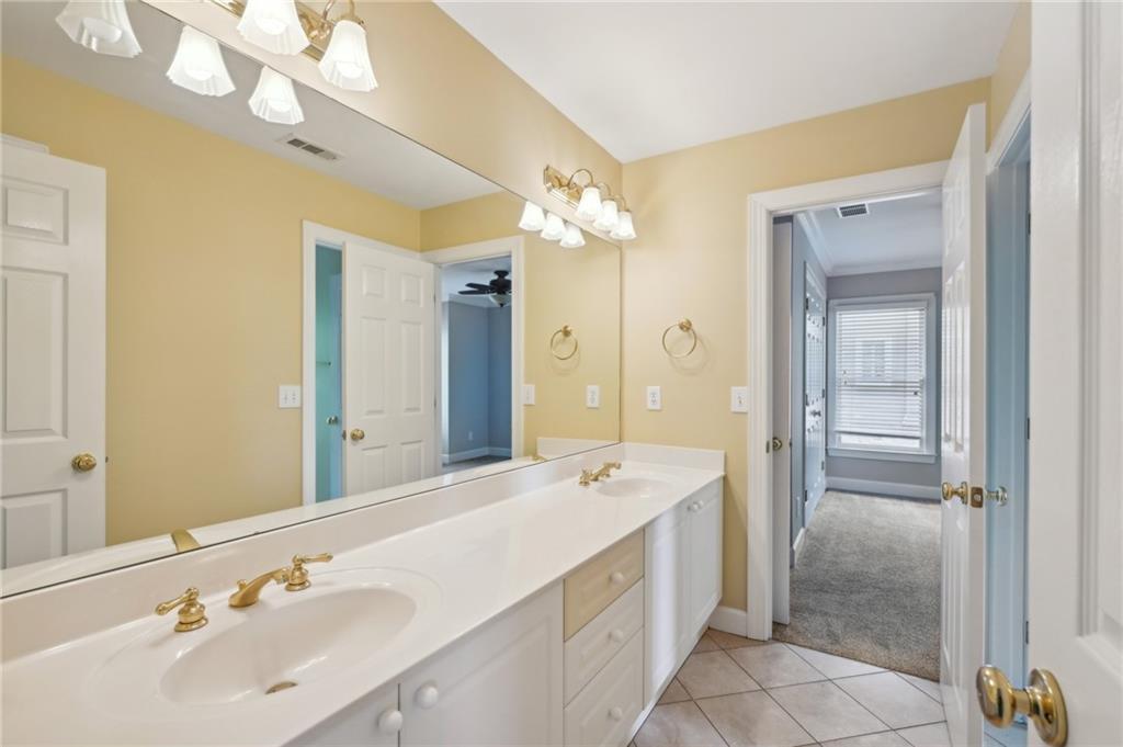 1004 Fairway Estates NE