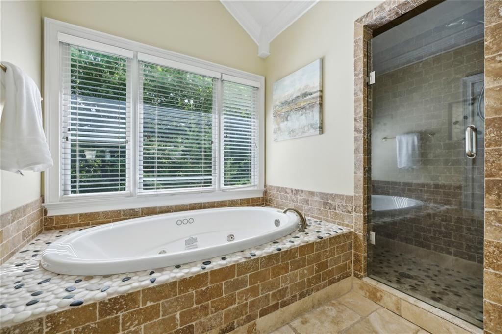 1004 Fairway Estates NE