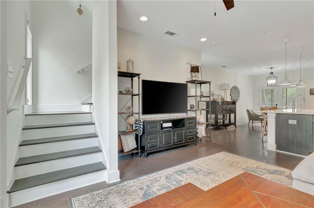 985 Moda Drive