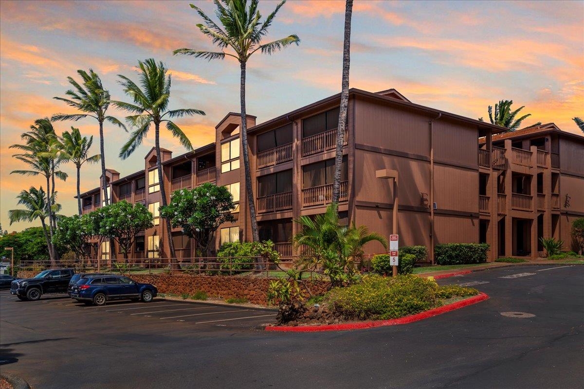 3740 Lower Honoapiilani Rd Unit: E102
