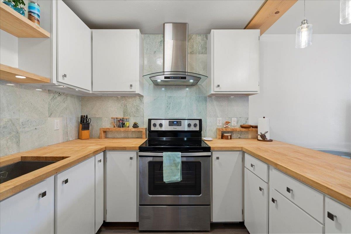 3740 Lower Honoapiilani Rd Unit: E102