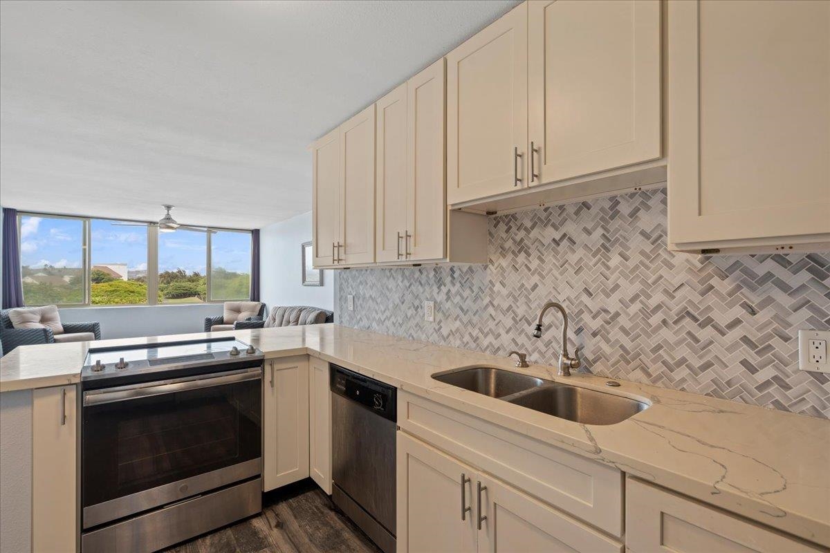 111 KAHULUI BEACH Rd Unit: D 412