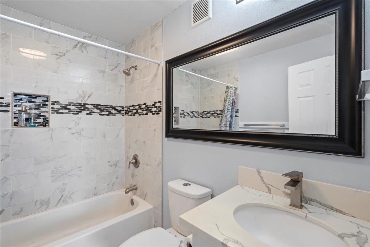 111 KAHULUI BEACH Rd Unit: D 412