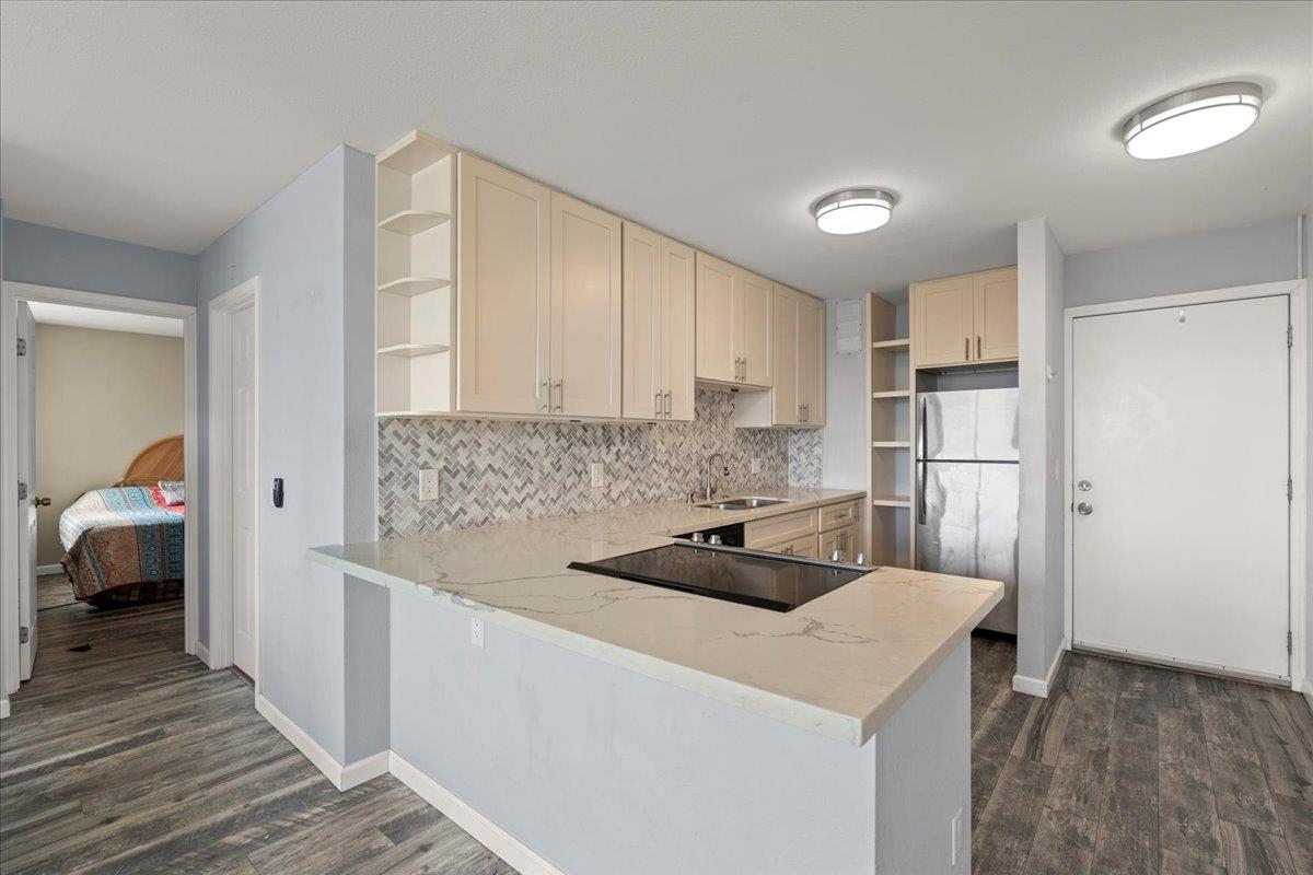 111 KAHULUI BEACH Rd Unit: D 412