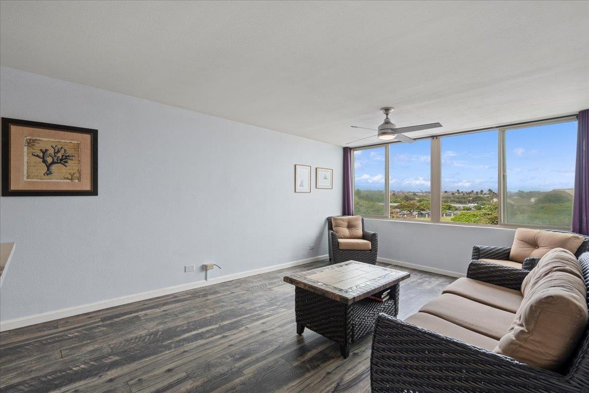 111 KAHULUI BEACH Rd Unit: D 412