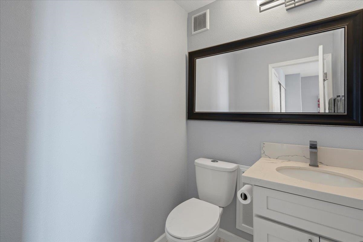 111 KAHULUI BEACH Rd Unit: D 412