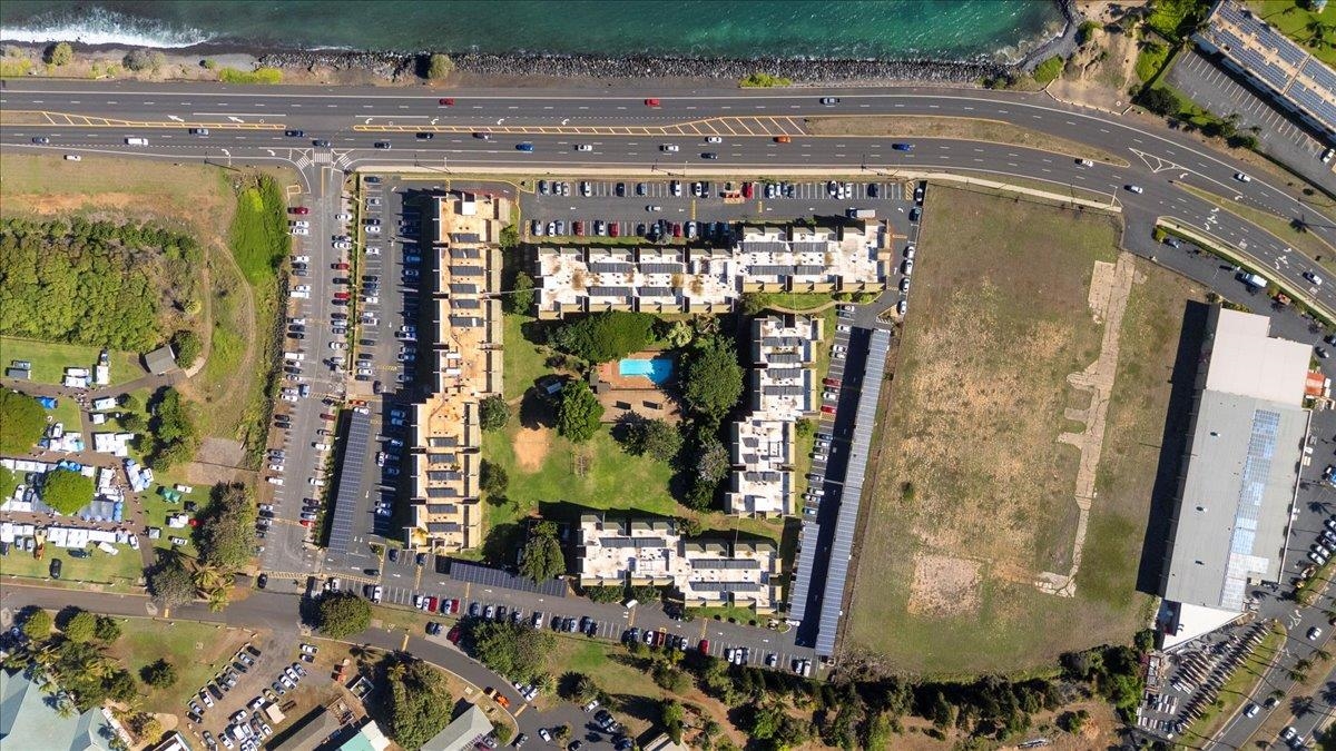 111 KAHULUI BEACH Rd Unit: D 412