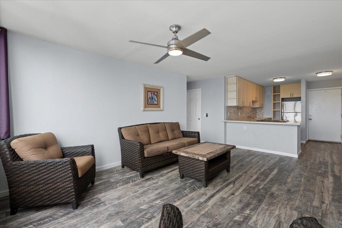 111 KAHULUI BEACH Rd Unit: D 412