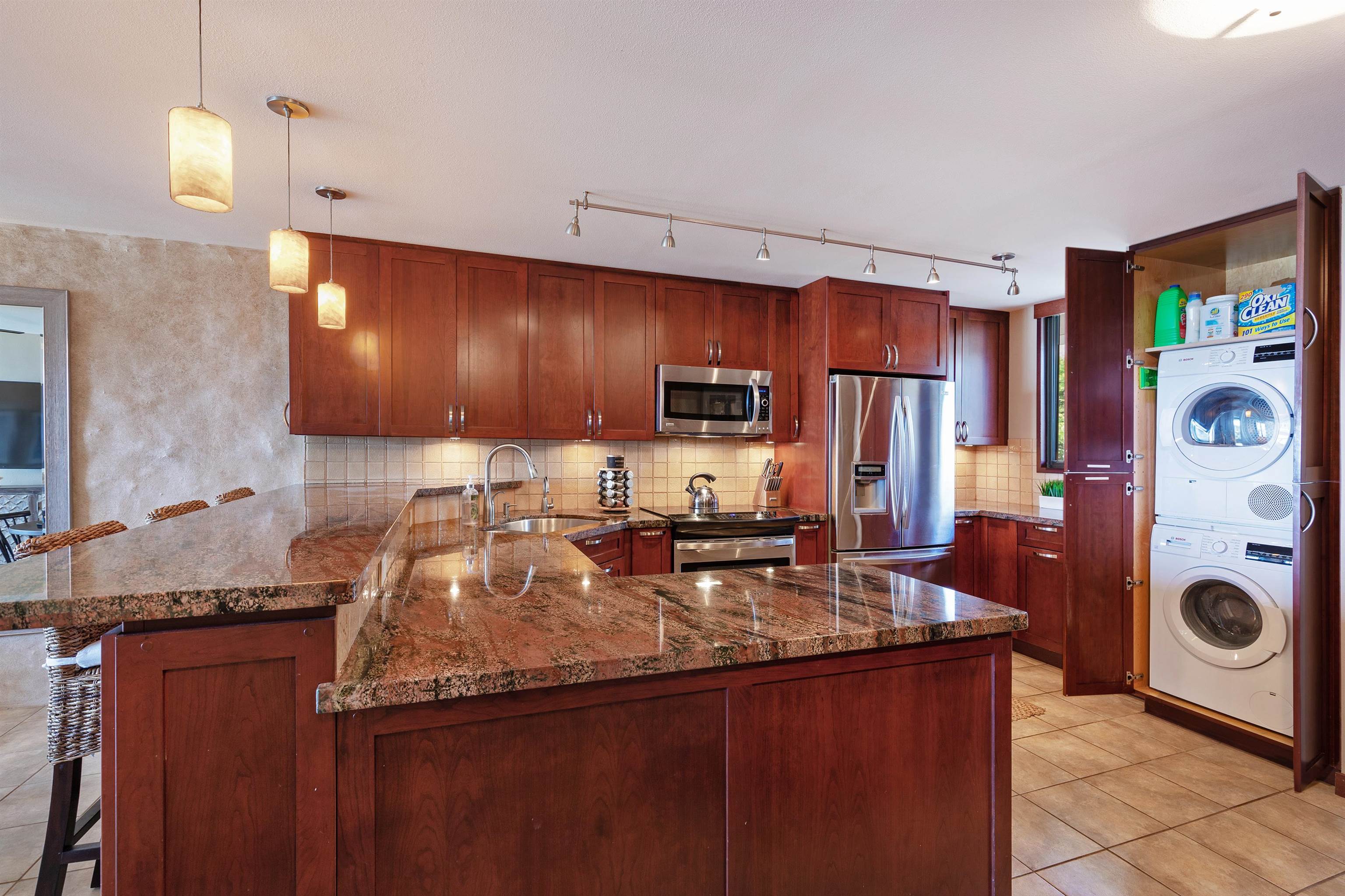 250 Hauoli St Unit: 412