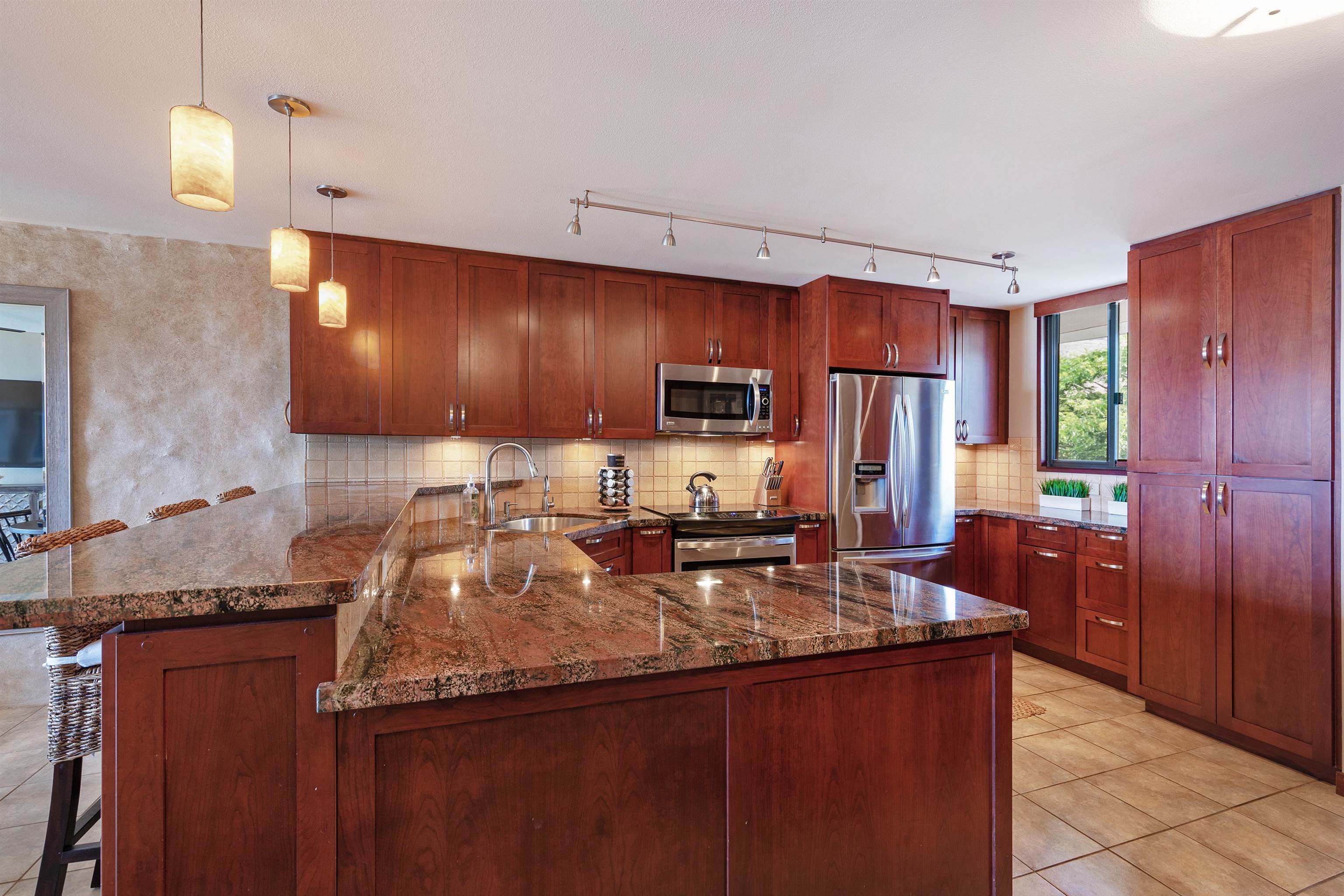 250 Hauoli St Unit: 412